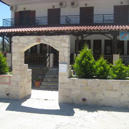 Petradaki Apartments Mola Kalyva Exterior photo