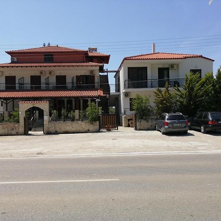 Petradaki Apartments Mola Kalyva Exterior photo
